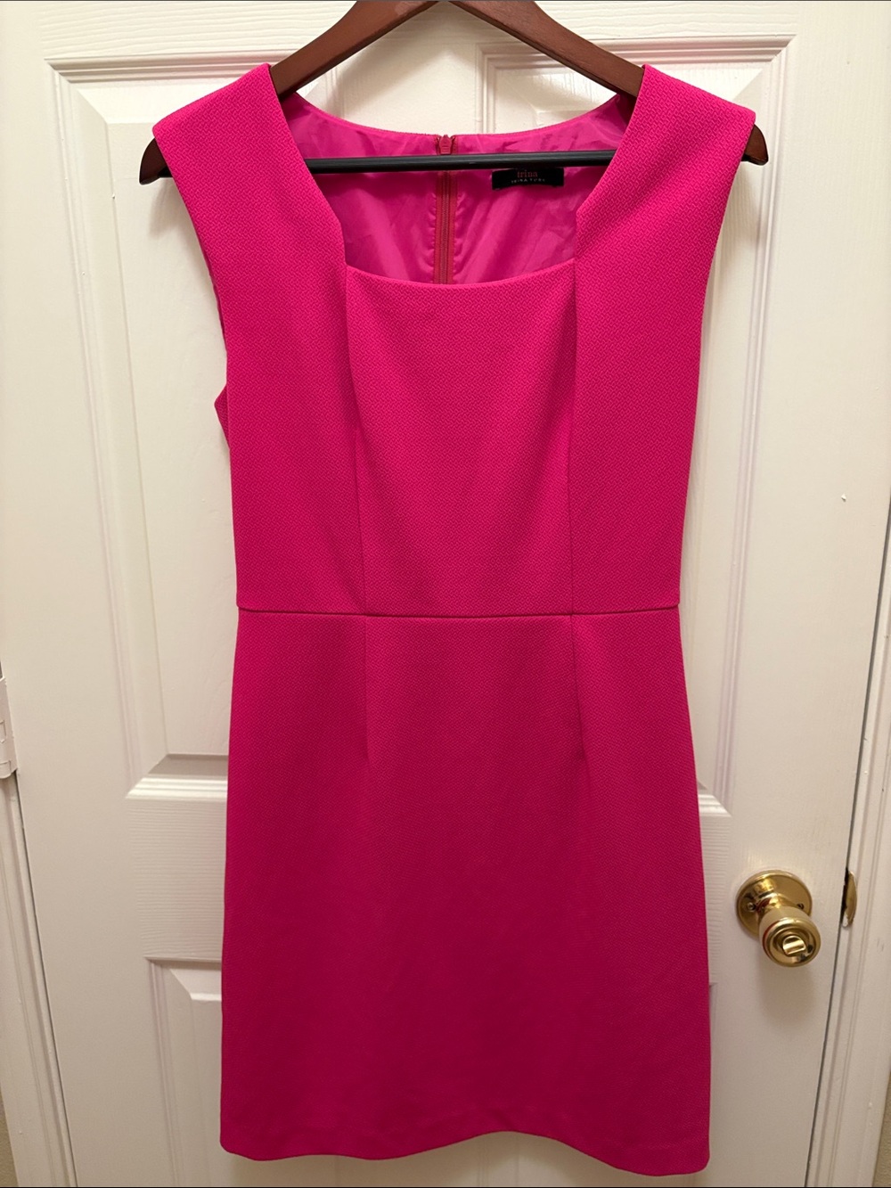 Trina Turk Vibrant Fuchsia Scoop-Neck Midi Dress A121